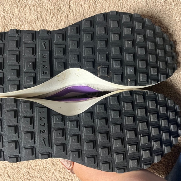 Nike Waffle Sneakers- size 10 - Picture 3 of 3